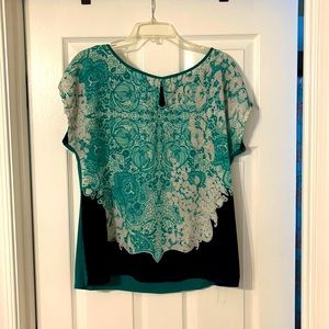 Teal/green, navy and white top